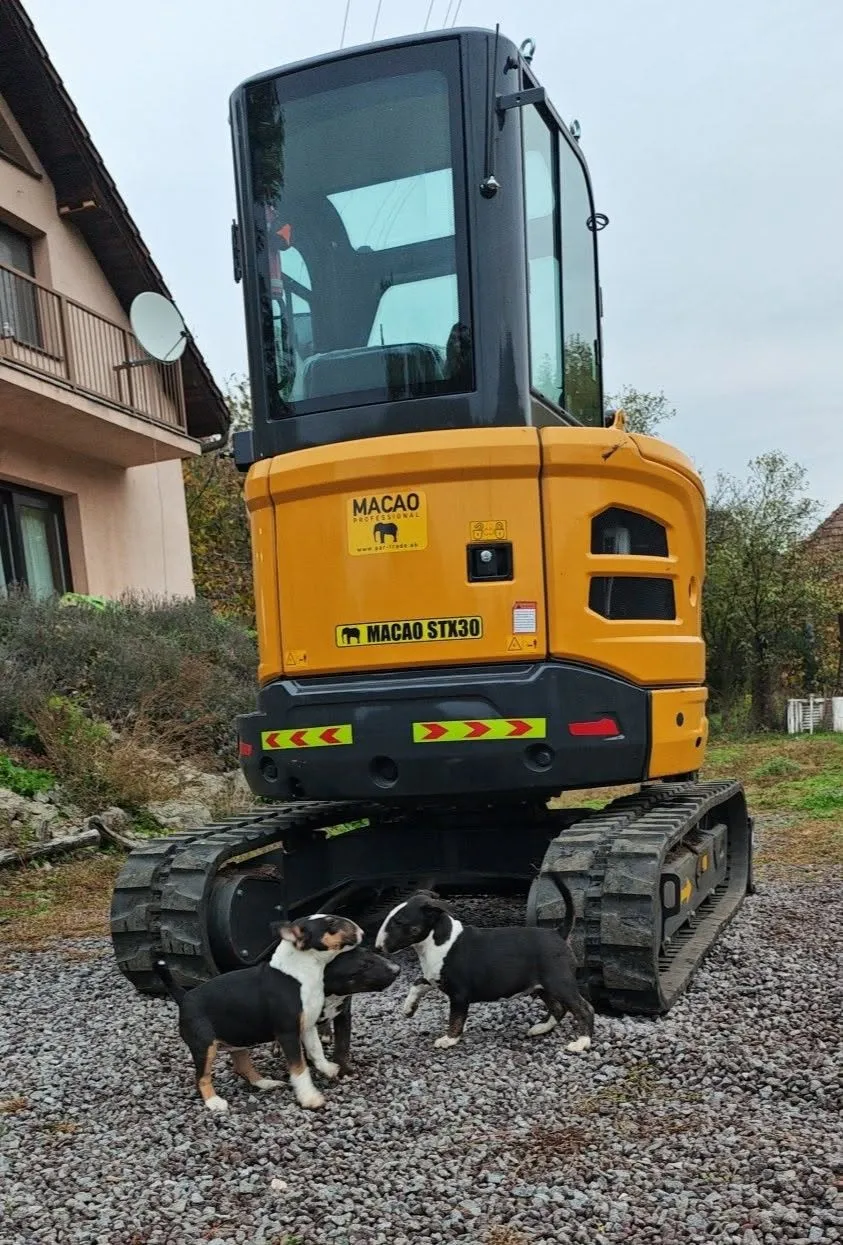 Trojtonový minibager BullMaster na zákazke