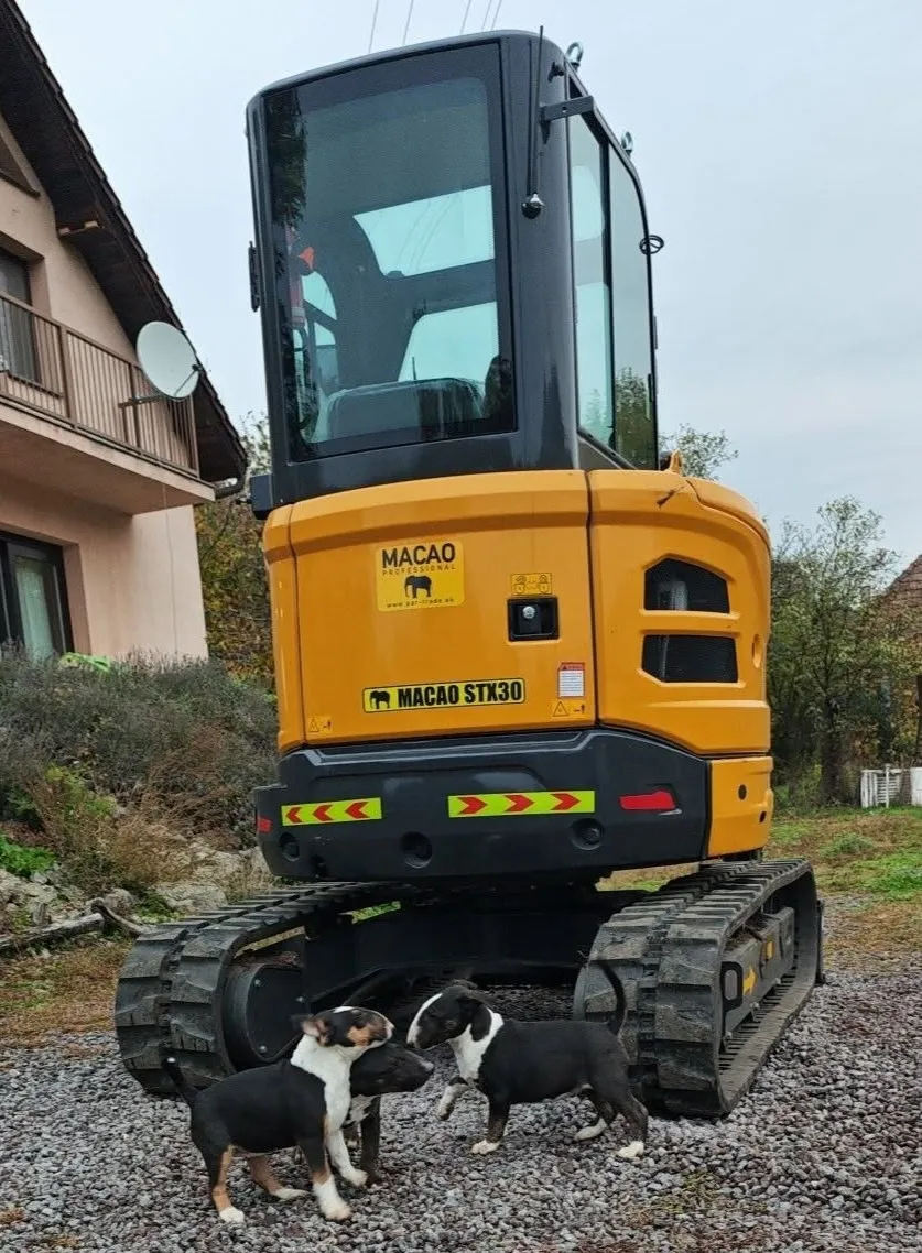 Trojtonový minibager BullMaster na zákazke