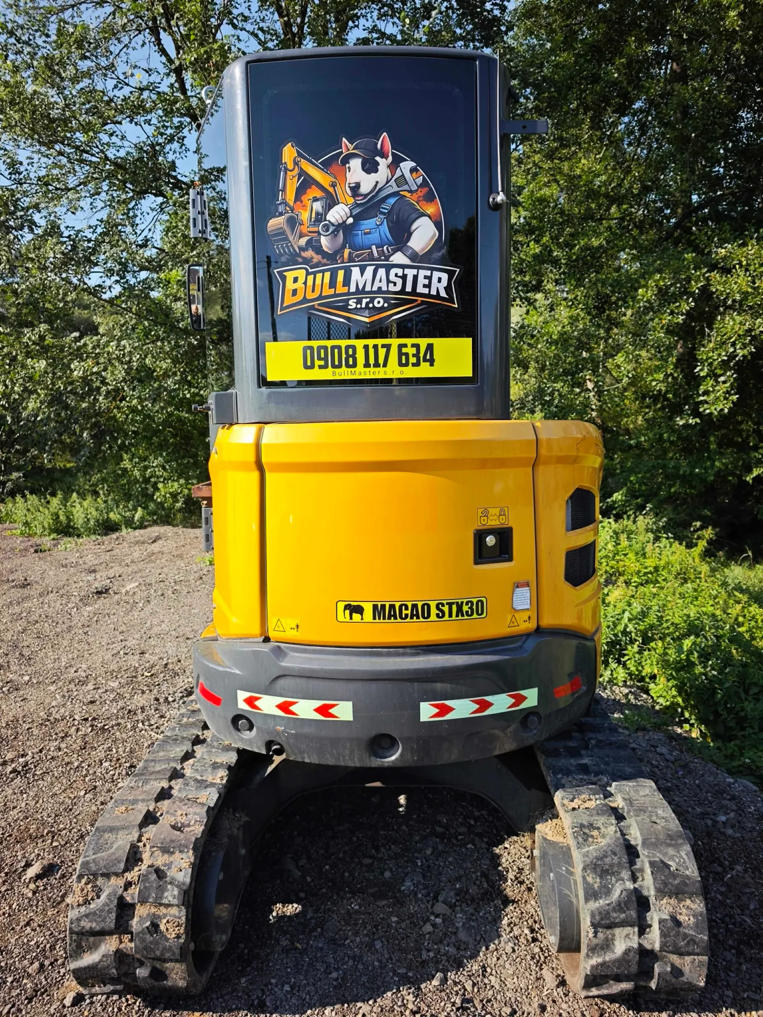 Minibager MACAO STX30 zozadu s logom BullMaster a telefónnym číslom